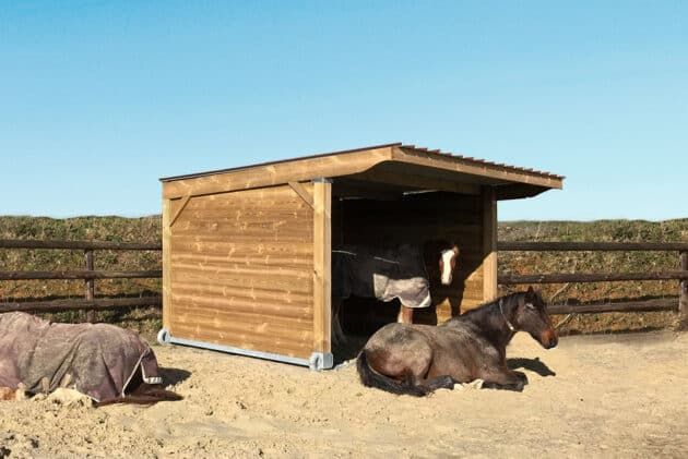 abri mobile pour chevaux