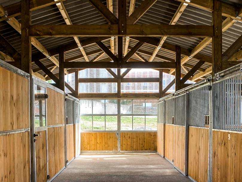 barn sure mesure avec façade coulissante de horse stop
